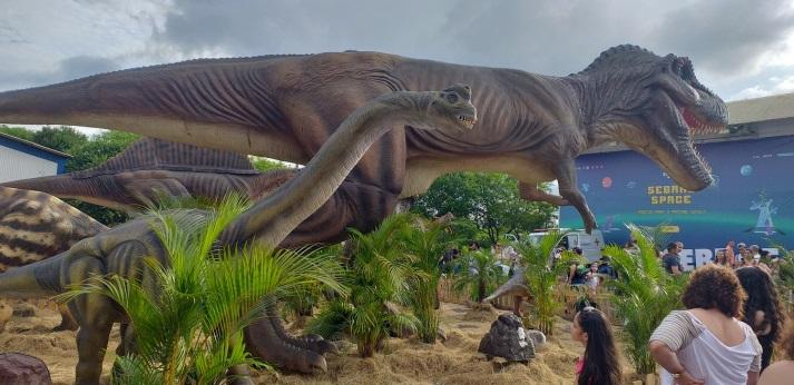 Fotografia dos Dinossauros de lado